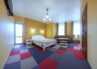 Отель Na Horyzonti Трускавец Двухместный номер с 1 кроватью и балконом-2